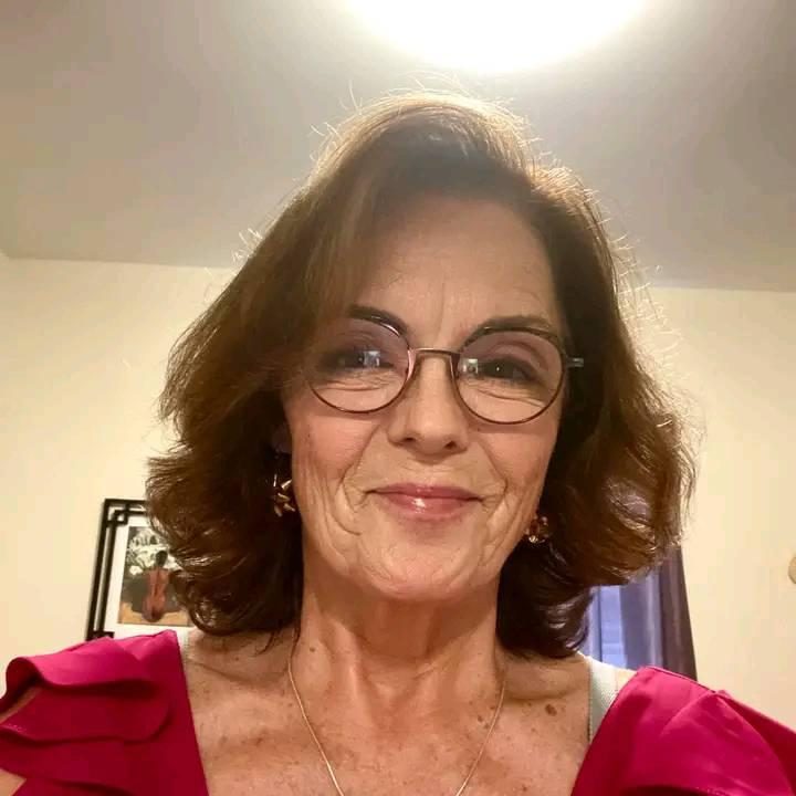 A smiling woman who left a glowing review for POH Group a trusted local home buyer in Loganville GA. She shares her positive experience of selling her home quickly as-is without making any repairs while going through a challenging divorce. She highlights the smooth process and relief from stress during this difficult time